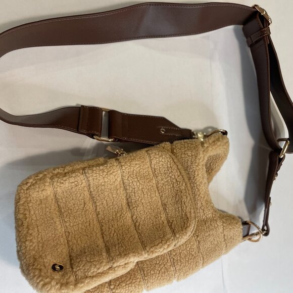 WanderFull Camel Sherpa Hydrobag with Vegan Leather Strap - Picture 1 of 3